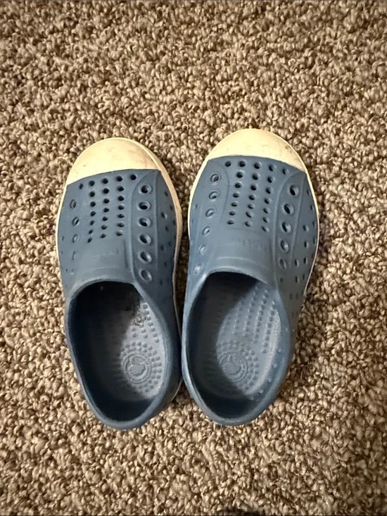 Native Kids Gray-Blue Slip-On Water Shoes with Cream Toe
