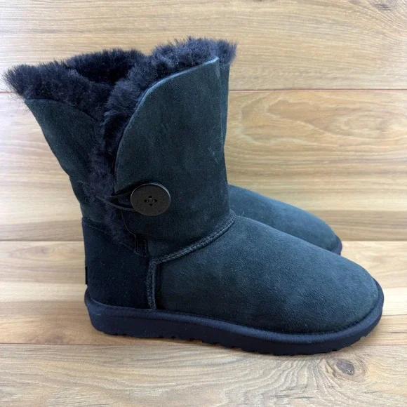 UGG Bailey Button Short Boots Womens 9 Black Suede Shearling Fur Lined Cozy