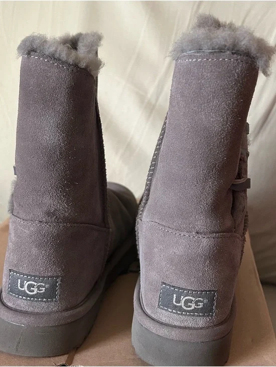 UGG Women's Short Suede Boots in Gray