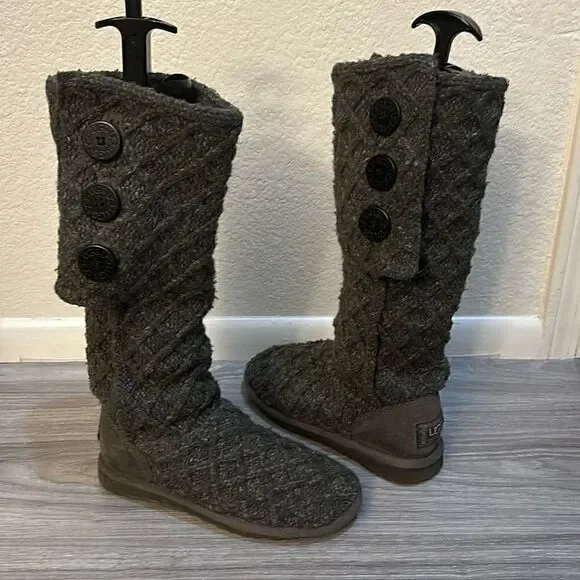 UGG BOOTS SIZE 7
