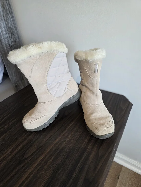 0001 Columbia Women's Cream Faux-Fur Winter Boots