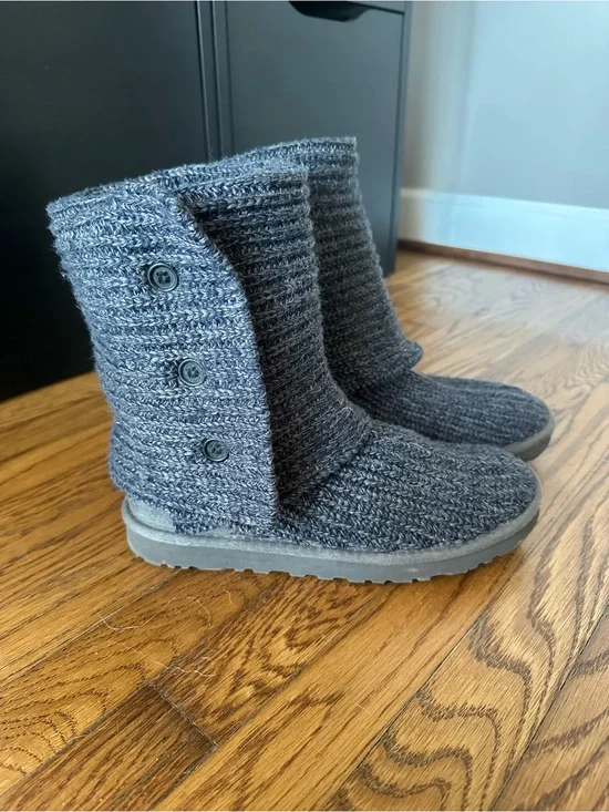 UGG Classic Cardy Charcoal Gray Boots - Women’s 7 (US)