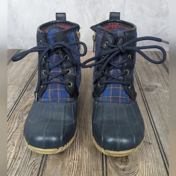 Tommy Hilfiger Size 8 Duck Boots Side Zipper Quilted Uppers Navy/Blue/Red Plaid