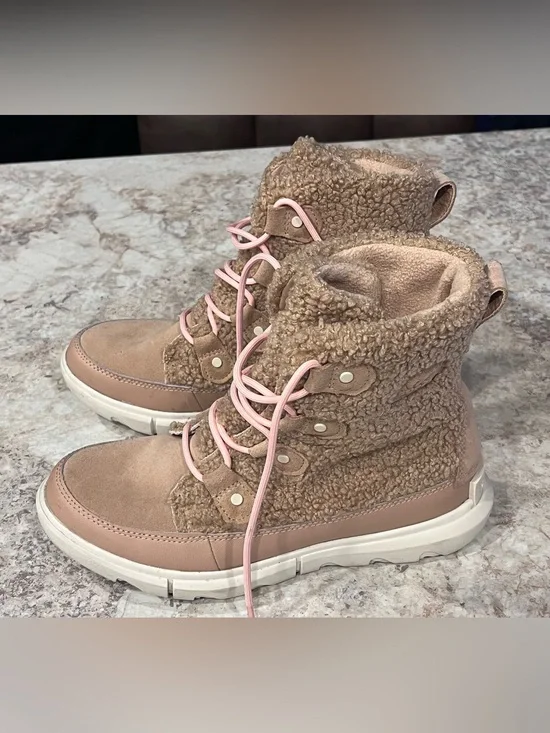 Sorel Explorer II Joan Cozy Boot in Nova Sand Women Sz 8.5