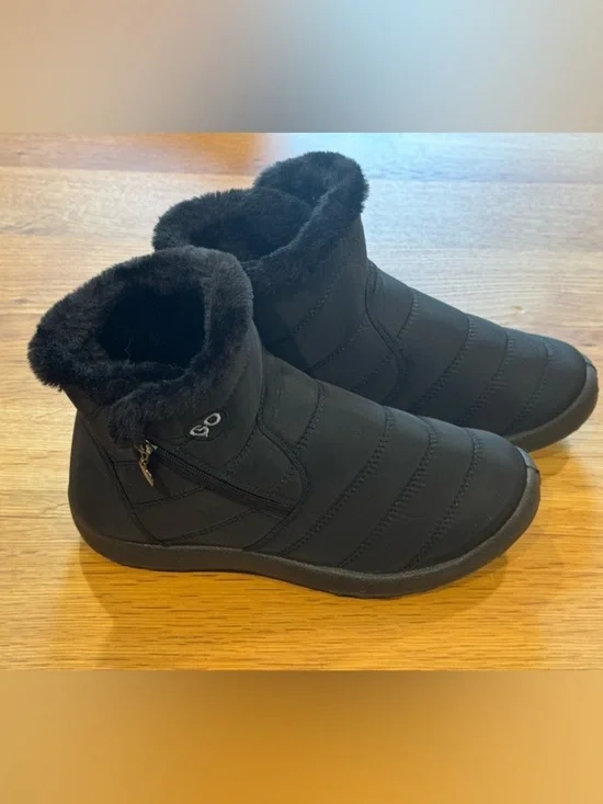 Women’s Black Winter Boots Faux Fur Lined Zip Ankle Boots Size 10 - 11