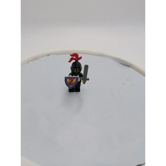 Lego Castle Minifigure cas175‎ Black Knight Breastplate Red Plume Cape Shield