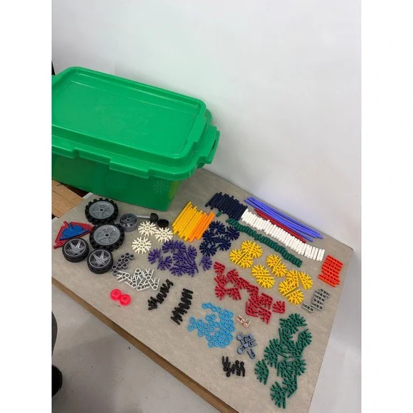KNEX Building Set Lot 250 Assorted Rods Connectors Wheels with Green Storage Tub