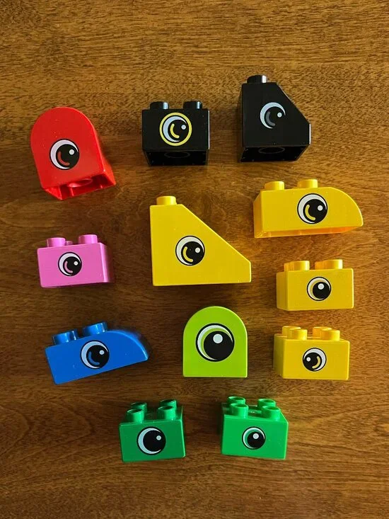 Duplo colorful eye pieces