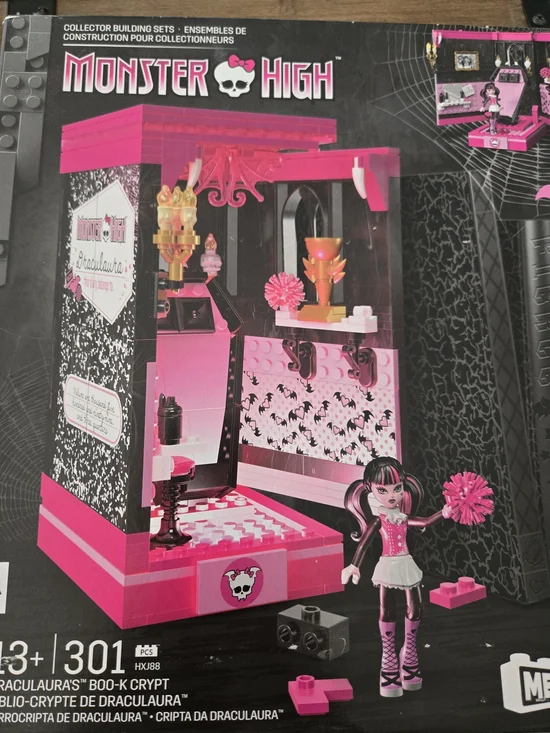 Monster High Draculaura Pink Boo-K Crypt Playset