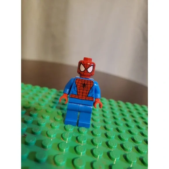 LEGO Marvel Super Heroes Spider-Man Minifigure Red Blue Classic Suit sh038