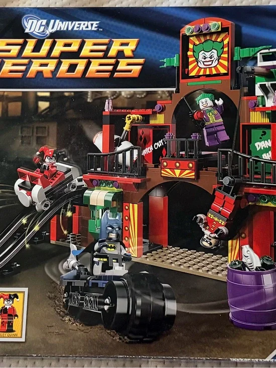 Lego DC Super Heroes Joker Funhouse Playset - Green, Purple, Red, Black