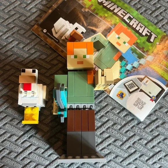 LEGO Minecraft: Minecraft Alex BigFig with Chicken (21149) Complete