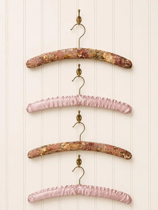 4 Padded Clothing Hangers For Delicate Garments