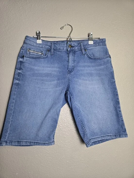 Calvin Klein City Short Size 10 Medium Wash