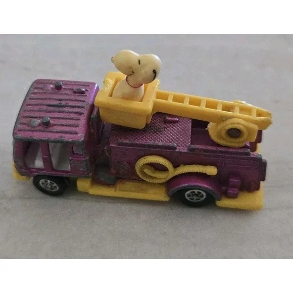 VTG Aviva Snoopy Fire Truck Diecast Toy 1958 1966‎ C1 Peanuts  Collectible