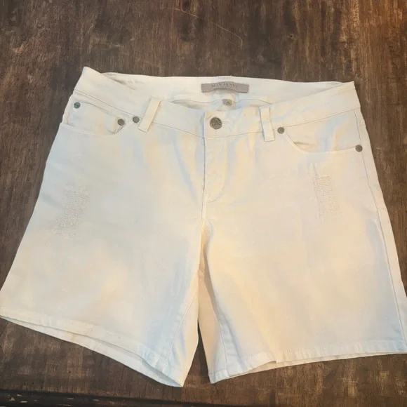 MAX JEANS White Denim Jean Shorts! Wide leg or roll up! Excellent condition! 6