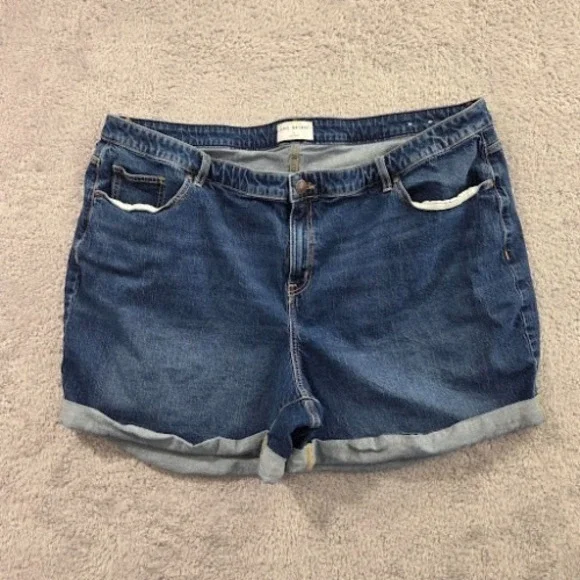 Lane Bryant Midi Shorts Womens 26 Blue Mid-Rise Boyfriend Denim Cuffed Plus Size