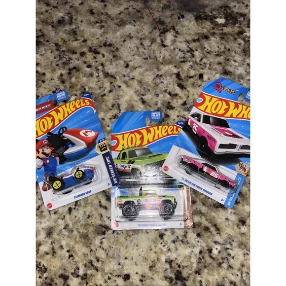 Hot Wheels Set Of  Three Pieces New In Original Packaging‎ 3698