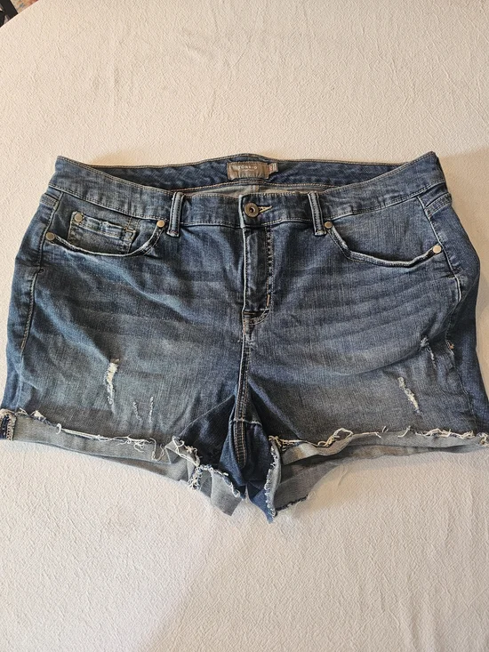 Torrid Dark Wash Distressed Denim Cut-Off Shorts Frayed Hem - Size 20