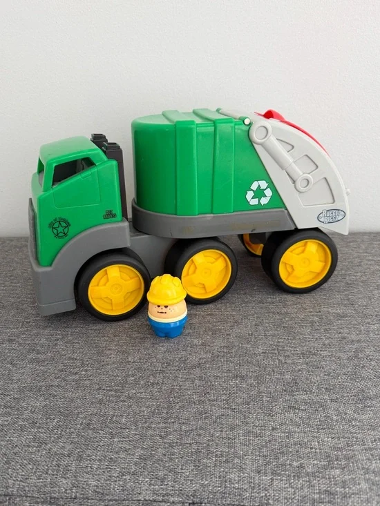 Little Tikes Rugged Riggz Green Garbage Truck 2004 & Construction Figure Set