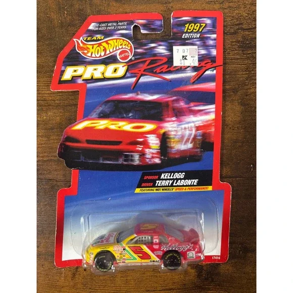 Hot Wheels Pro Racing 1997 Terry Labonte Kellogg 5 Chevrolet Monte Carlo 17416
