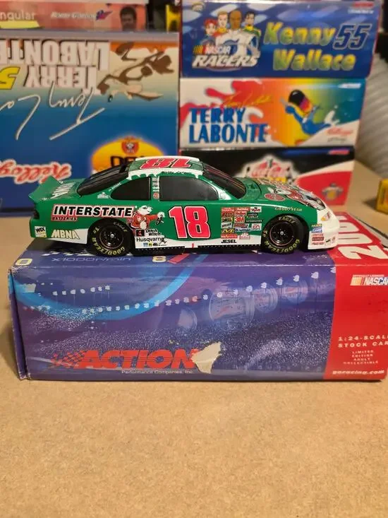 Bobby Labonte #18 Interstate Batteries Polar Bear 2001 Grand Prix 1/24 Nascar