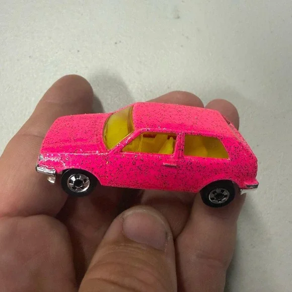 Hot Wheels 1989 Mattel Neon Pink Glitter Hatchback Diecast Car‎ Malaysia Base