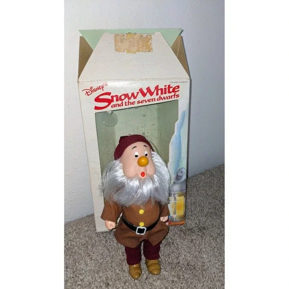Disney Snow White Sneezy Doll Vintage Collectible Figure Toy in Box‎