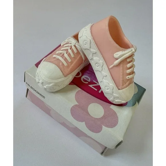 Hasbro Shoezies Clean Sweep Pink Sneakers Shes Got Style 2000 Doll Shoes Box