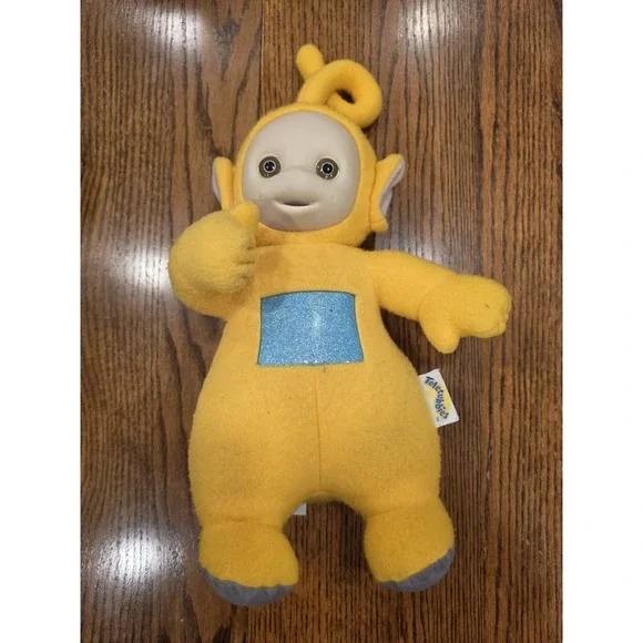 1998 Hasbro Playskool Teletubbies Laa-Laa Talking Yellow Plush Doll Works Great