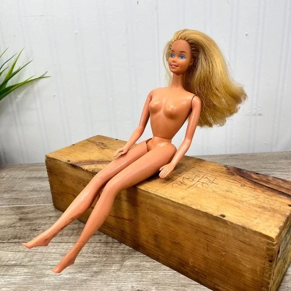 Vintage Barbie Doll Superstar Era Palm To Rear Hands Blonde Hair‎ Early 80s