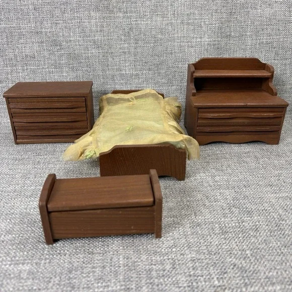 Vintage Miniature Wood Dollhouse Bedroom Furniture 4pc Bed Dresser‎ Hutch Trunk