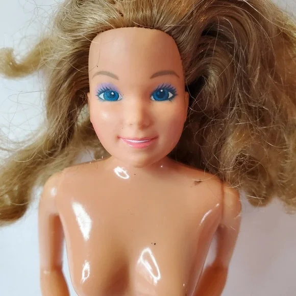 Vintage Barbie doll Light brown‎ hair head stamped 1979 & body 1966
