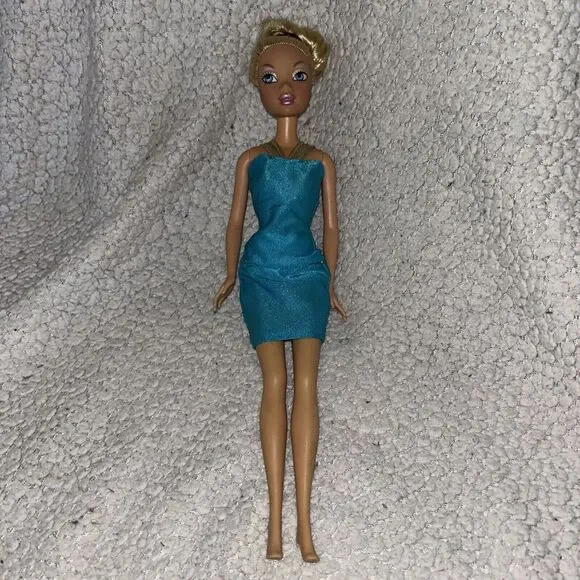 My Scene BARBIE Doll with Long Blonde Hair, Blue Eyes, Pierced Ears‎ Kennedy C2