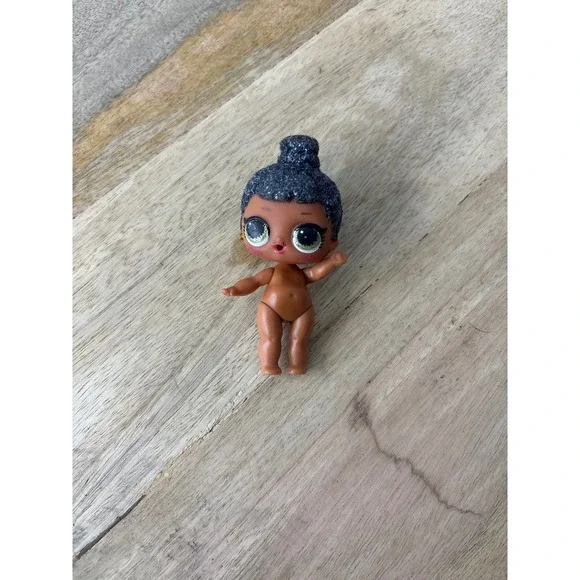 MGA LOL Surprise Lil Sister Glitter Blue Hair Green Eyes 46318MBE Mini Figure