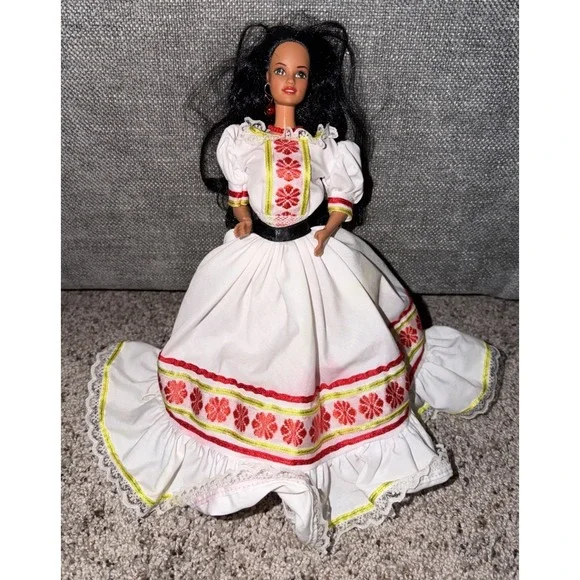 Mattel's 1992 Fantastica Teresa Hispanic Barbie Doll #3186 *READ*