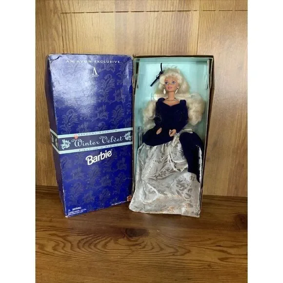 Vintage Barbie 1995 - Winter Velvet Barbie Special Edition‎ Avon Exclusive 15571