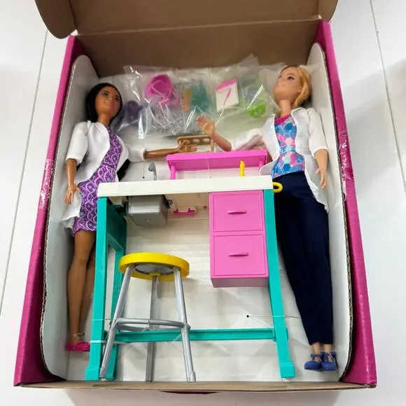 Barbie Careers Playset, Science Lab with 2 Scientist Fashion Dolls Doctor NEW