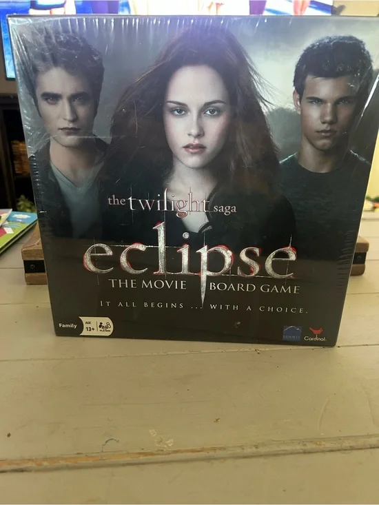 NEW IN PLASTIC Eclipse: The Twilight Saga Movie Board Game - Black 2010