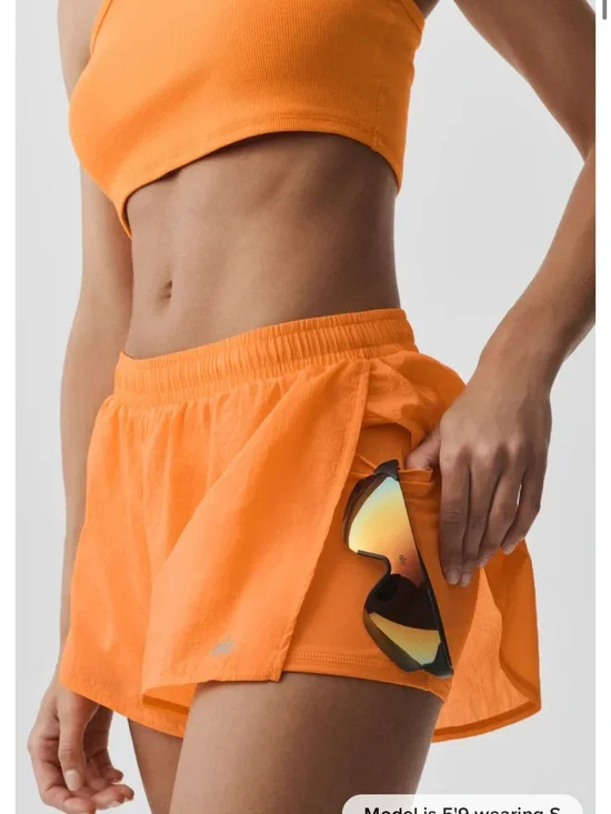 *NWT* ALO Yoga Mid-Rise Go Time Short (Satsuma Breeze)