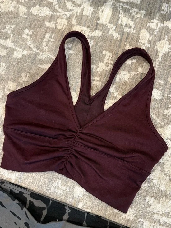 ALO Yoga Maroon Ruched V‑Neck Sports Bra