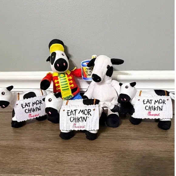 Chick-fil-A Plush Cow Lot Eat Mor Chikin Advertising Mascots Nutcracker 5pc Set