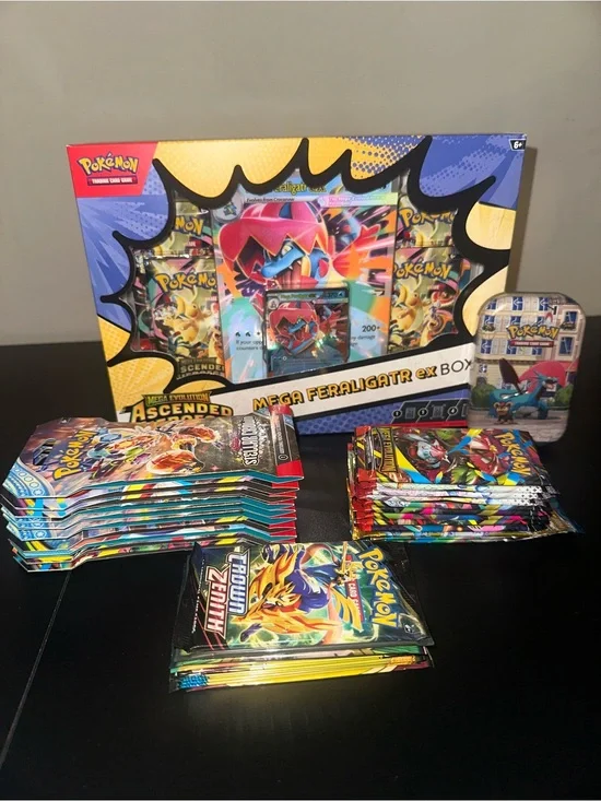 Pokémon TCG Lot 33 booster packs+1 mini tin + 1 box