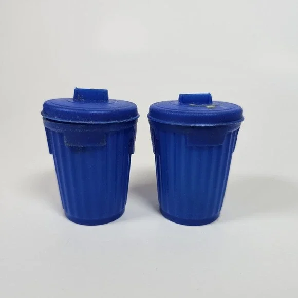 Vintage‎ 1981 Topps GARBAGE CANDY Trash Can Candy Container SERIES 3 BLUE