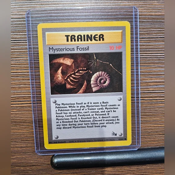 Mysterious Fossil 62/62 Pokemon Trainer Card