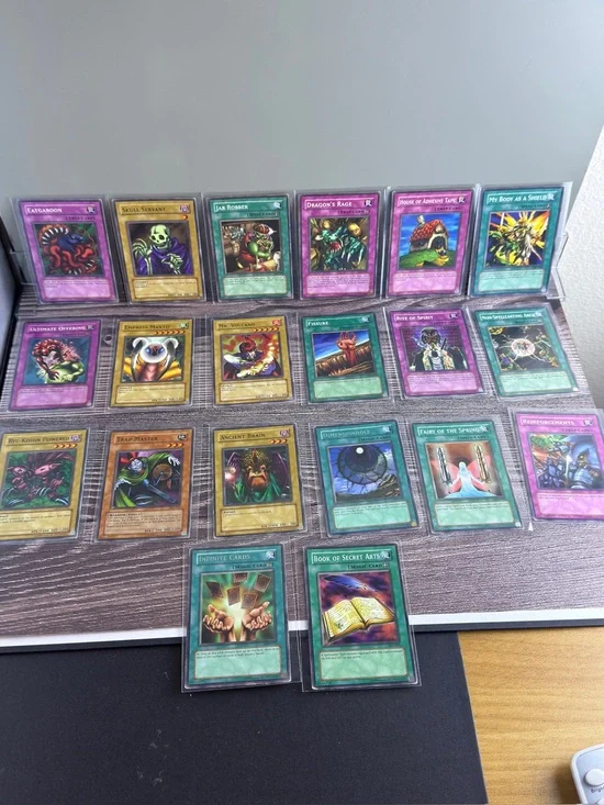 Yu-Gi-Oh Vintage Lot (20 Cards) – Skull Servant, Jar Robber, Traps/Spells Mix