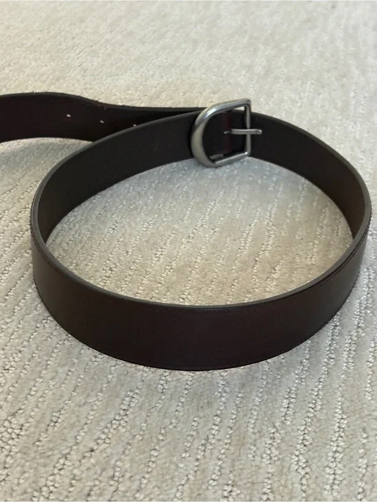 G.H. Bass & Co. Genuine Brown Leather Belt Size Small Solid Brass Buckle