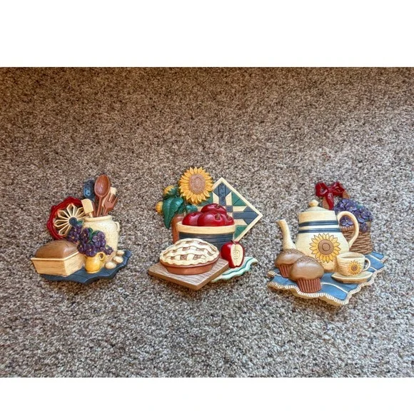 Vintage Burwood Products Kitchen Wall Decor Set 3 Teapot Apple Pie Bread 3373