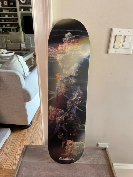 Cookies Skateboard – Queen Elizabeth Graphic – Rare Complete Board holographic