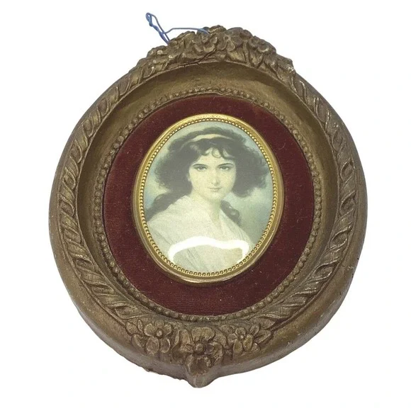 Vintage Victorian‎ Style Oval Miniature Portrait Red Velvet Gold Ornate Frame